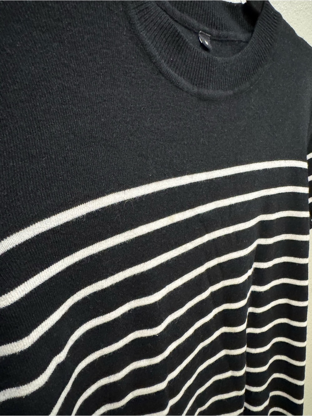 Arach & Cloz Black and White Stripe Short Sleeve Sweater - Picture 3 of 6
